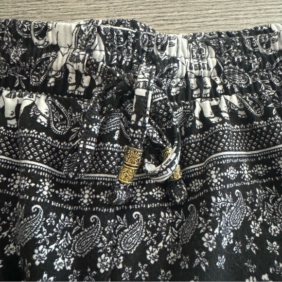 Mudd Shorts Size XL Junior Drawstring Pockets Black/White elephant print - Picture 2 of 4